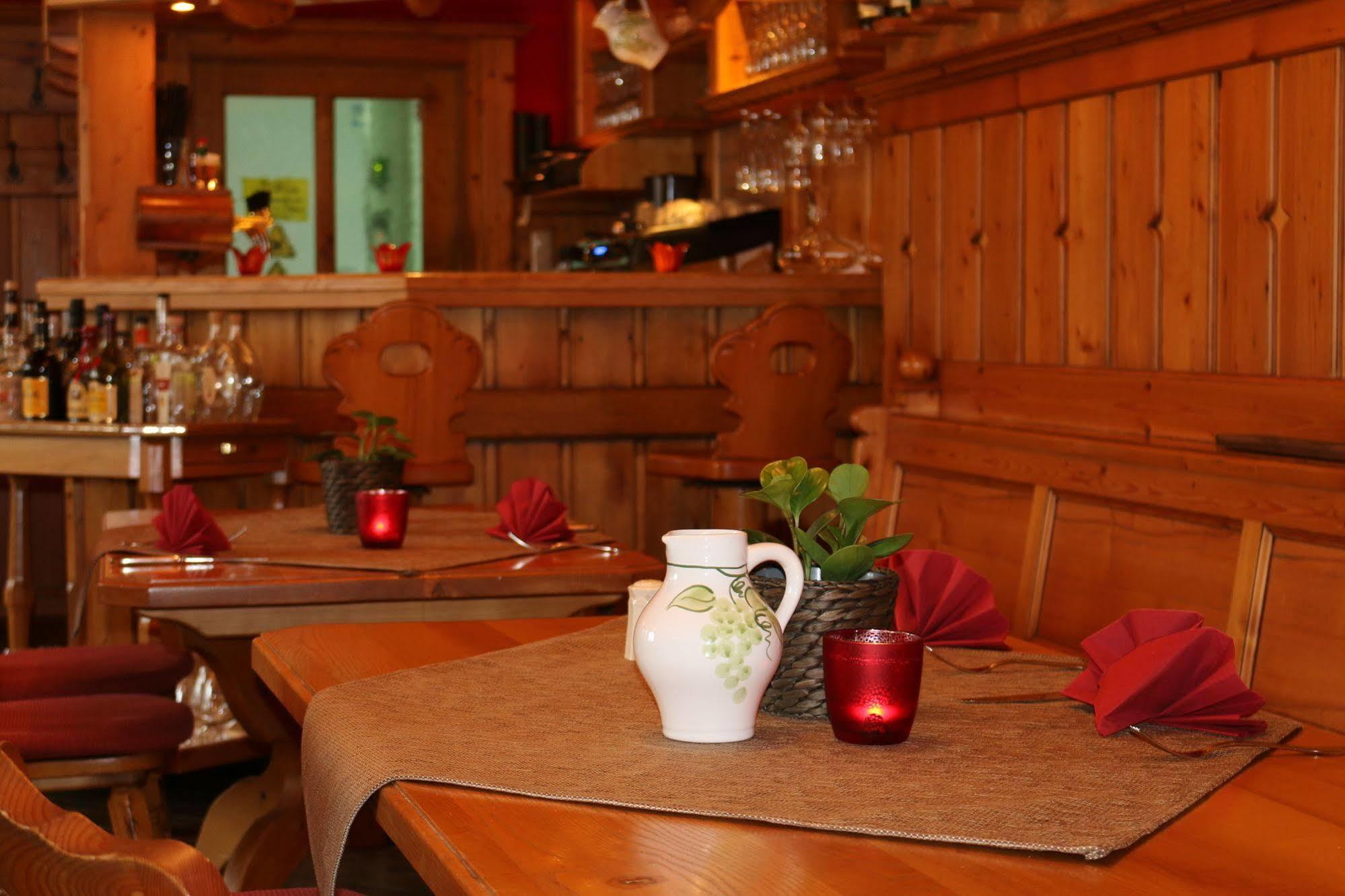 Hotel Spanischer Hof Groeditz Экстерьер фото