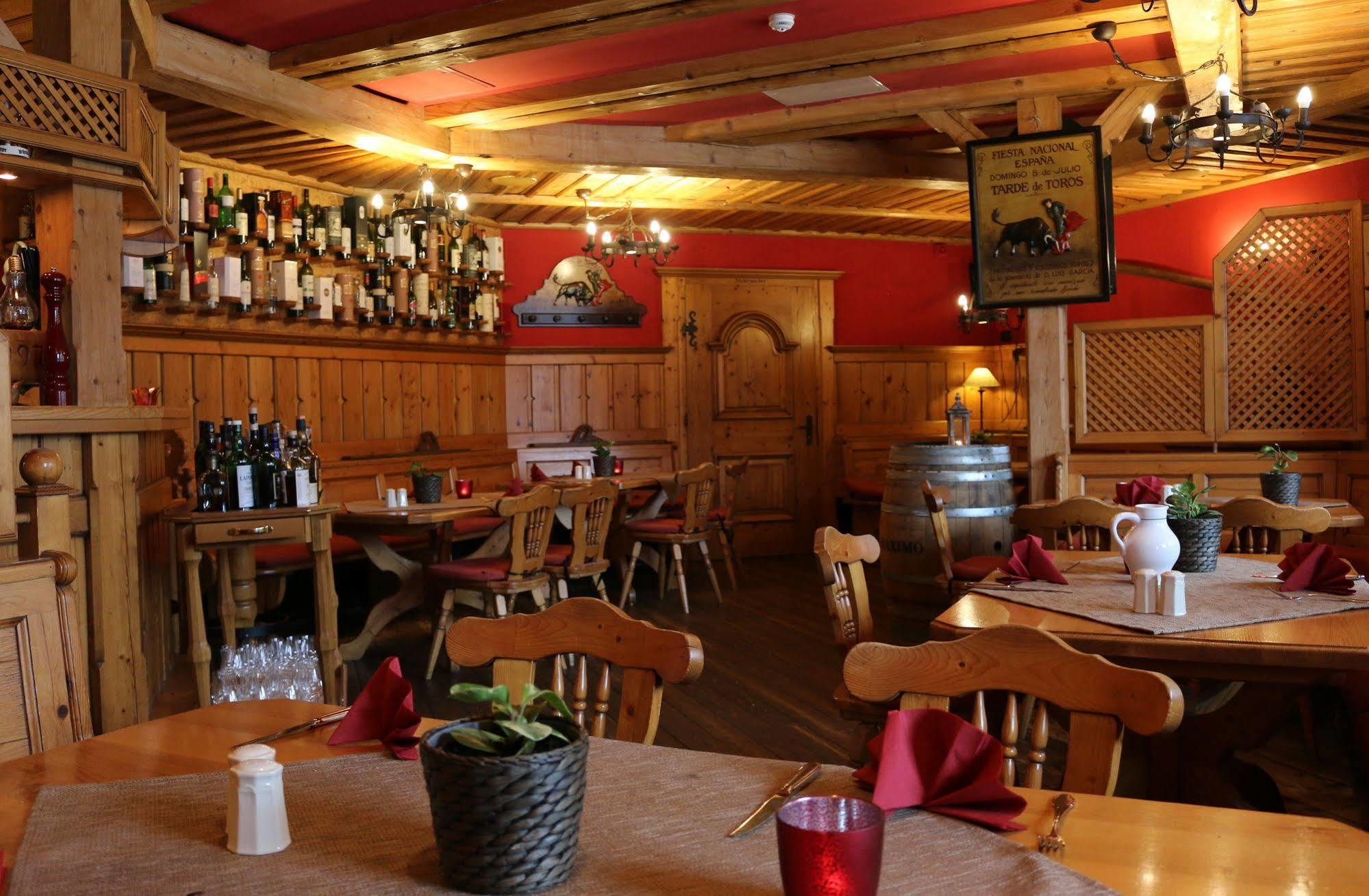 Hotel Spanischer Hof Groeditz Экстерьер фото