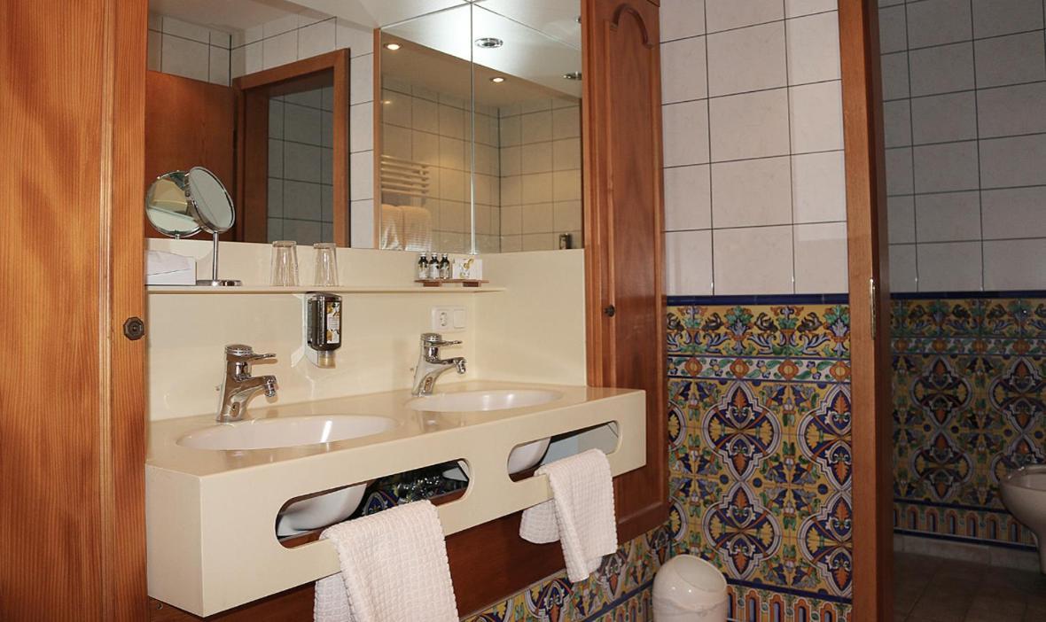 Hotel Spanischer Hof Groeditz Экстерьер фото