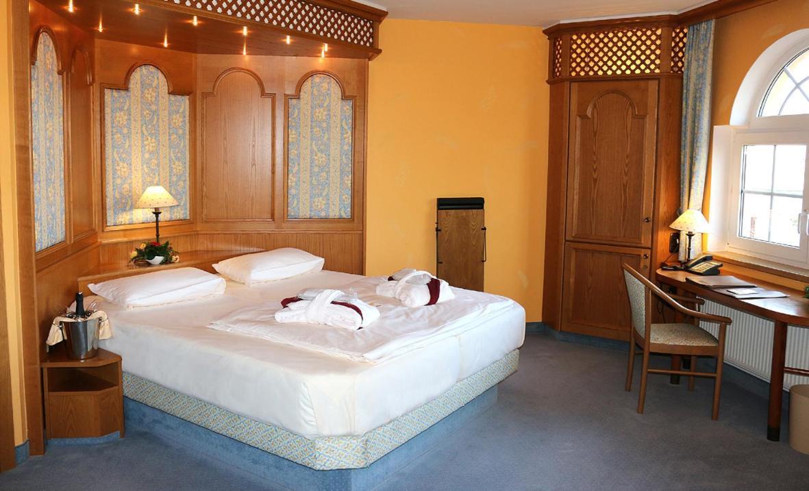 Hotel Spanischer Hof Groeditz Экстерьер фото