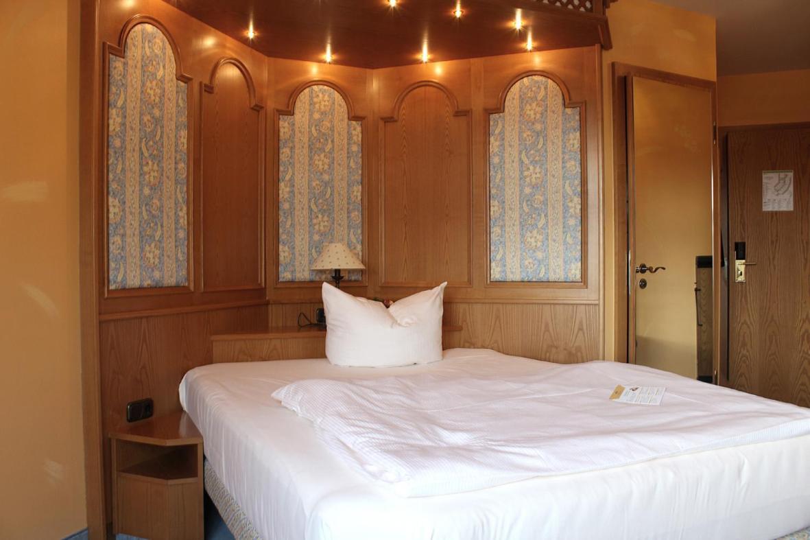 Hotel Spanischer Hof Groeditz Экстерьер фото
