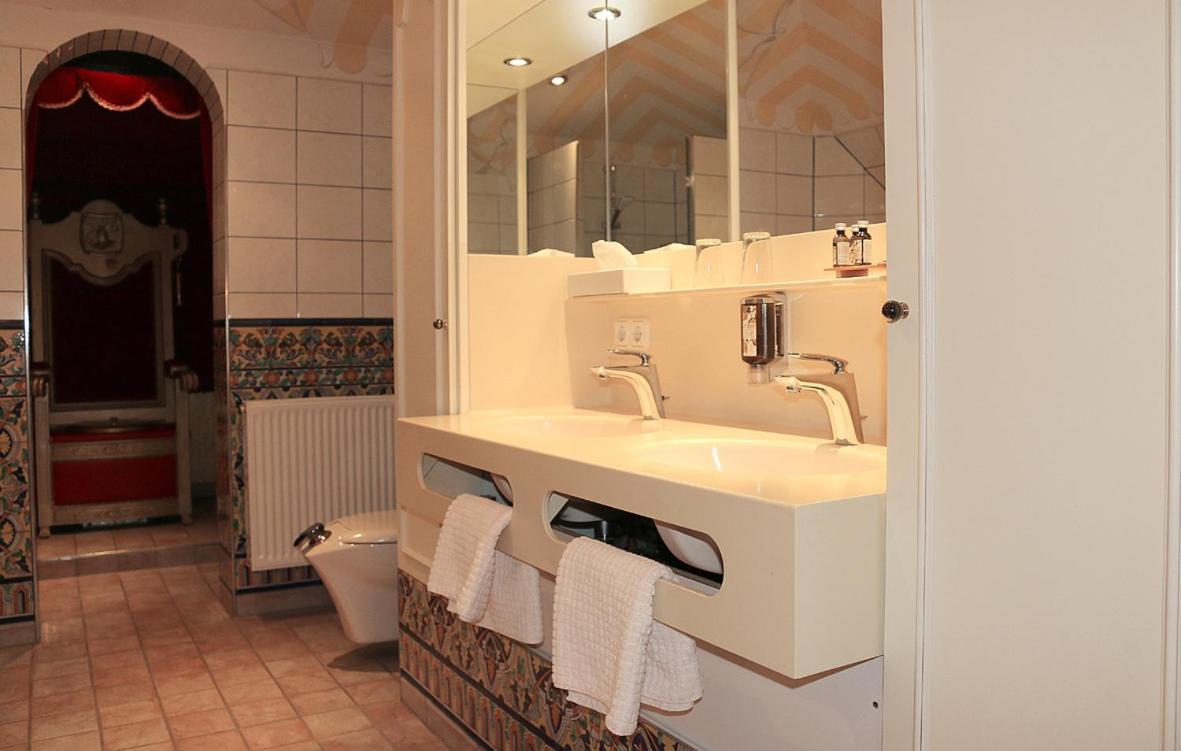 Hotel Spanischer Hof Groeditz Экстерьер фото